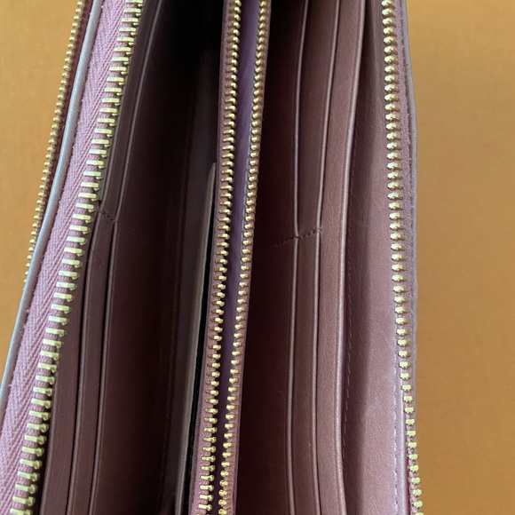 MiuMiu wallet with authentication inside - Picture 2 of 13